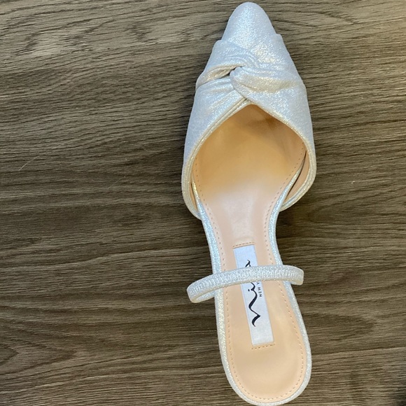 New like condition never worn Nina Nemera Pointed Toe Mule all occasion heels. - Picture 6 of 8